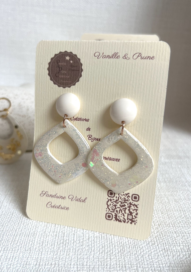 Boucles d'oreilles losanges arrondis, ajourées et décos pailletées Aurores boréales