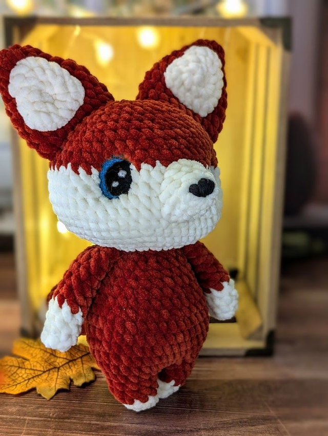 Luna - Peluche renard crocheté , amigurumi , fait  main 