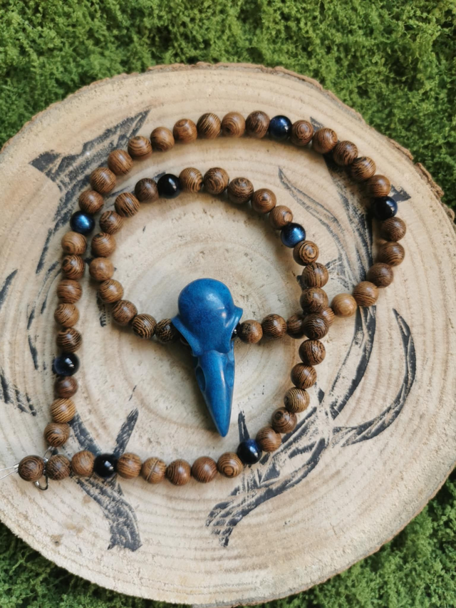 Collier scandinave corbeau bleu, perle de bois et noire/bleu