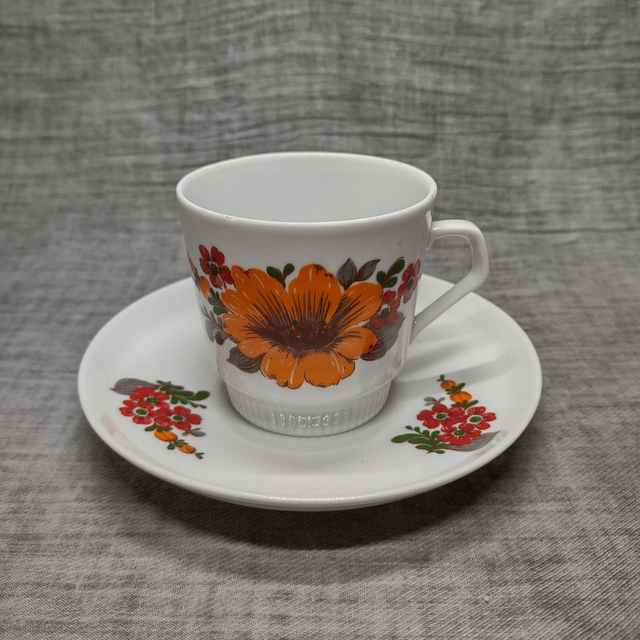 CP Colditz | Kop en Schotel voorheen Duitse Democratische Republiek (DDR) in witte kleur met royaal oranje bloemmotief | Vintage