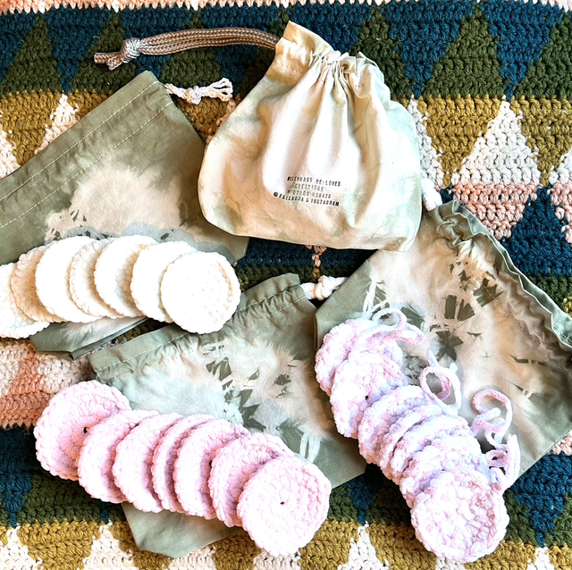 Cosmetic pads &amp; bag 