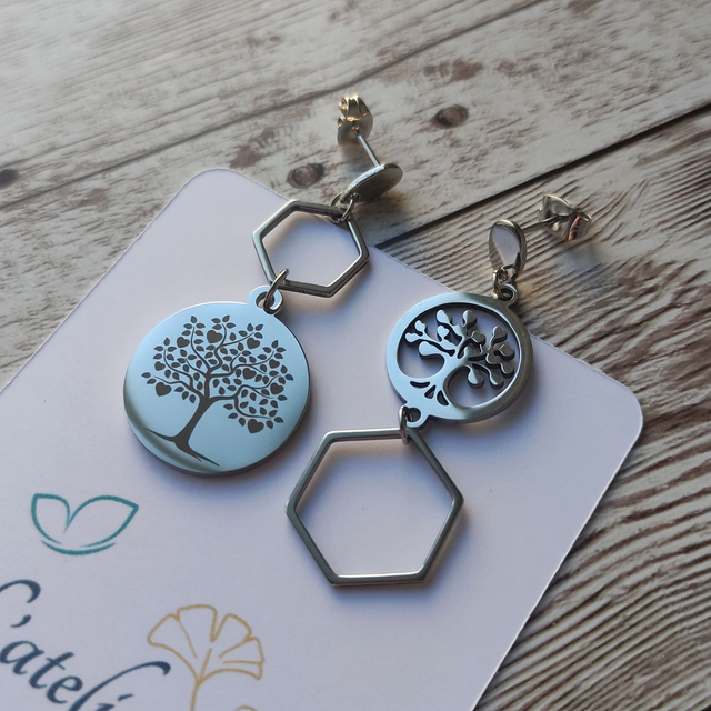 Boucles d&#039;oreilles &quot;Asymétrique&quot; arbre de vie gravé