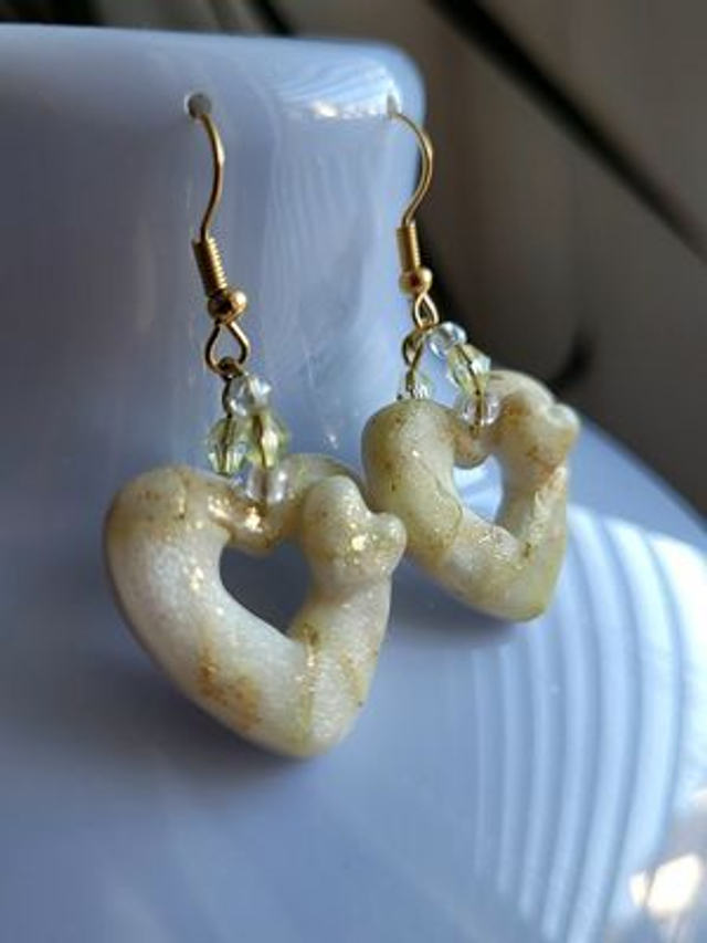 Drop earrings - pale yellow & gold hearts