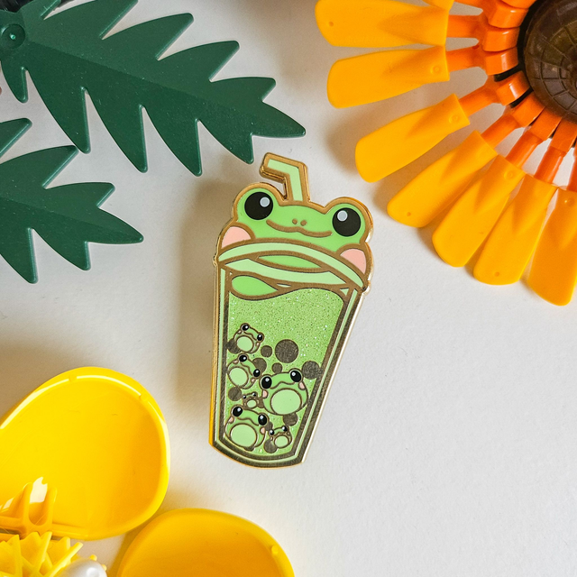 Enamel pin Frog Bubble tea