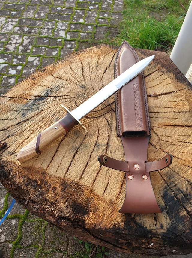 Dague de chasse et étui - sur commande