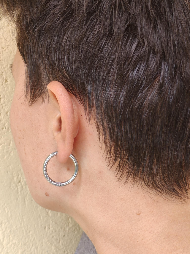 Créoles rondes martelés argentées 