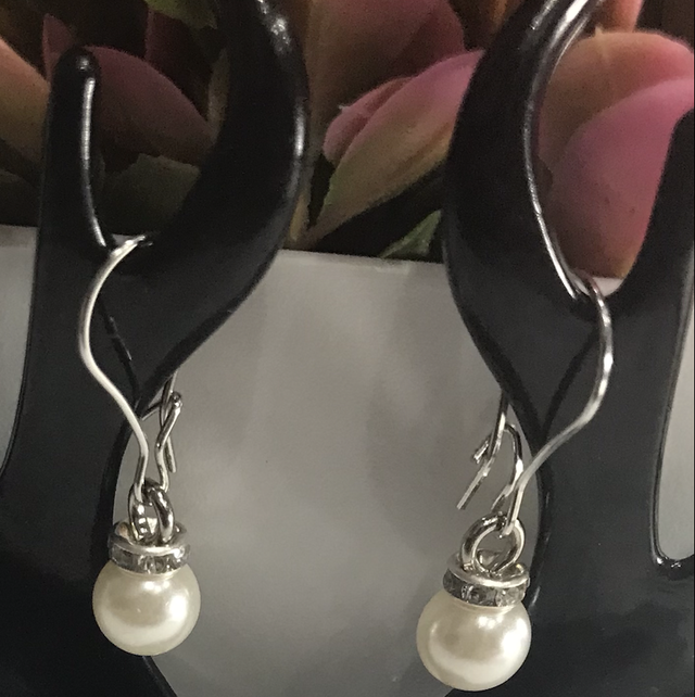 White Dangling Earrings- WDE11