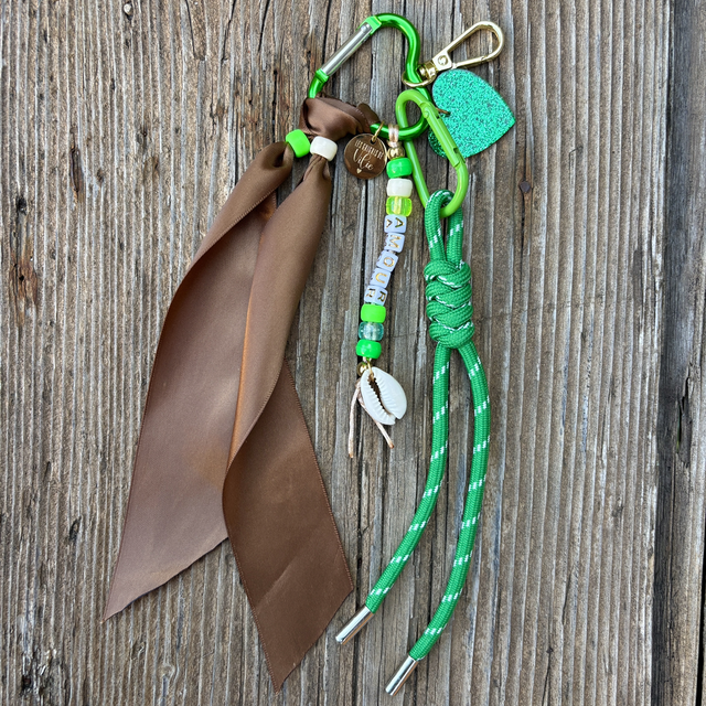 Porte-clés Grigri de Sac AMOUR vert et marron