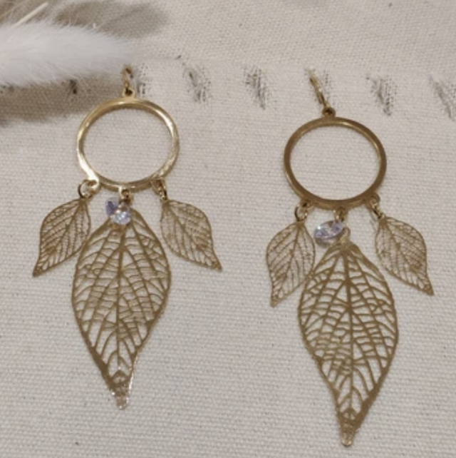 Boucle pendante feuille doré 