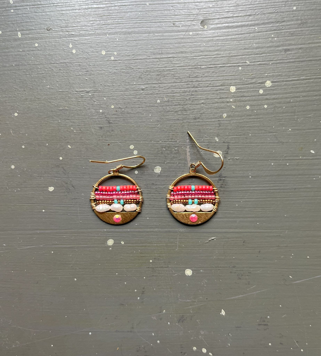 Petites boucles d'oreille en perles dégradé de roses 