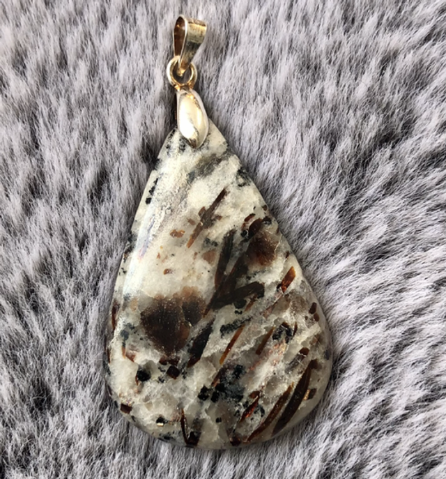 Pendentif en Astrophyllite et bélière argent