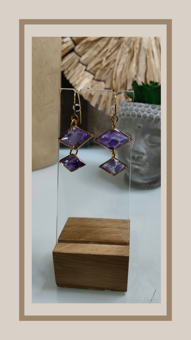 Boucles d&#039;oreilles faux améthyste losange 