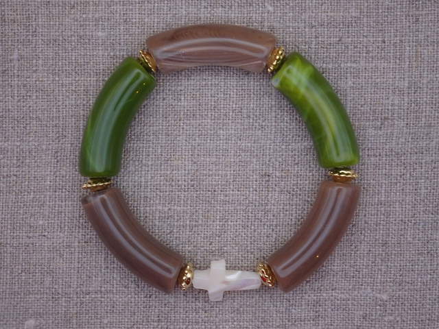 Bracelet croix en nacre, taupe et avocat