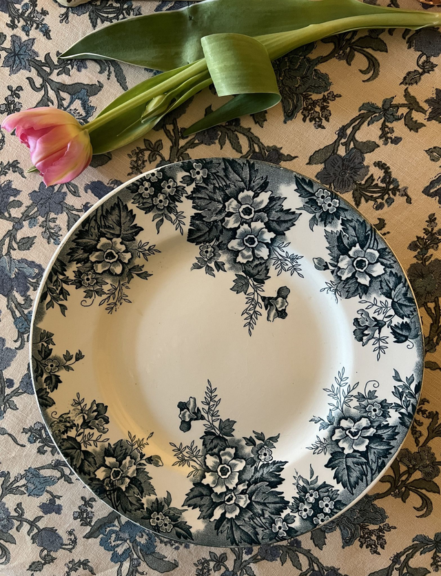 MARIE-LOUISE - Plat piédouche (ou présentoir) signé St Amand & Hamage - Terre de Fer