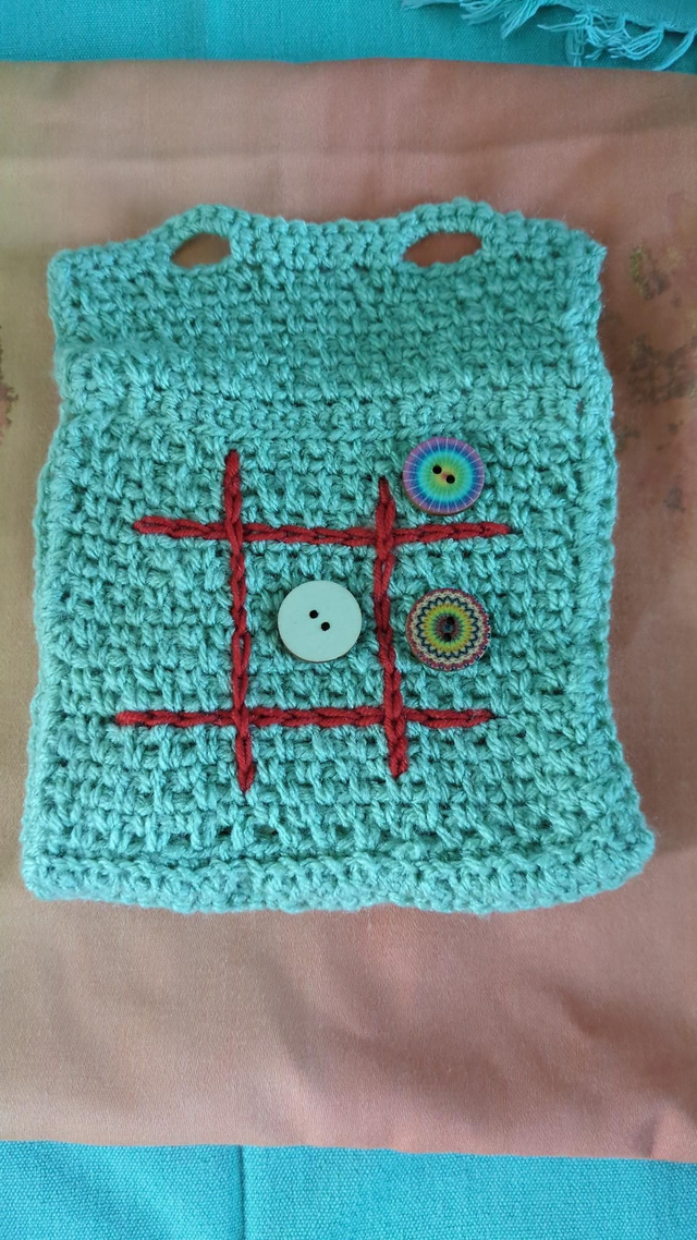 Naughts and crosses pouch