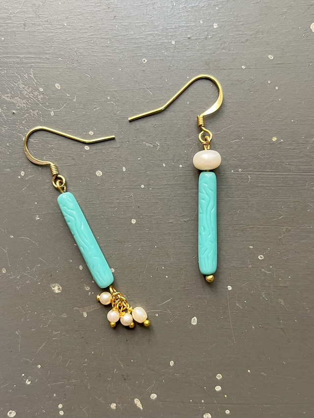 Boucles d'oreille en perles asymétriques anciennes 