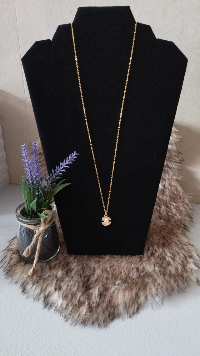 Chaîne avec pendentif le coquillage et sa perle. Collection Vincenz'o bijoux.