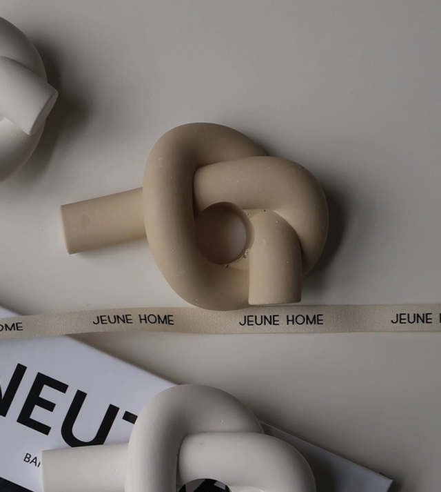JEUNE - knot candlestick holder - beige