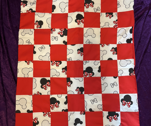 Quilt Minnie Mouse Heads Red