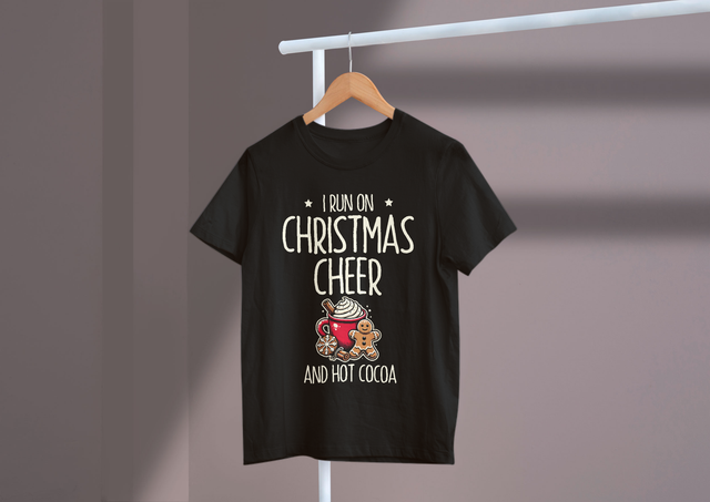 I run on Christmas cheer and hot cocoa, Holiday Spirit Vibes. Ich lebe mit Weihnachtsstimmung und heißem Kakao, Holiday Spirit Vibes