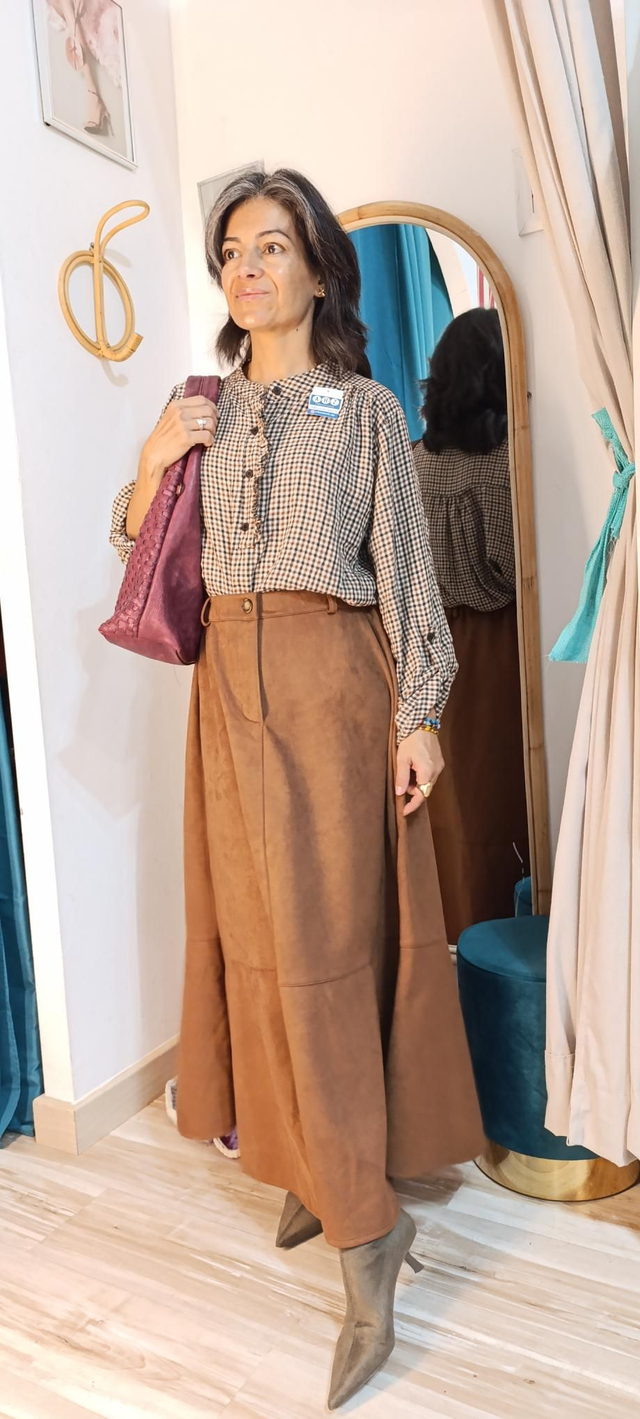 Falda camel simil ante