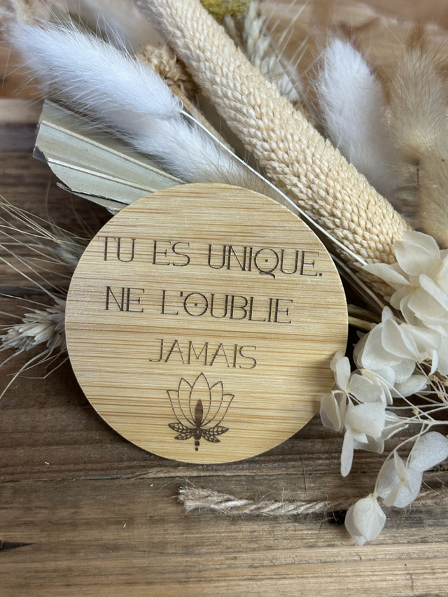 Miroir en bambou gravé &quot;Tu es unique, ne l&#039;oublie jamais&quot;