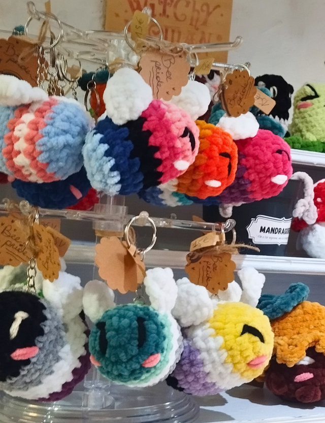 Bee pride | Charm de sacs en crochet