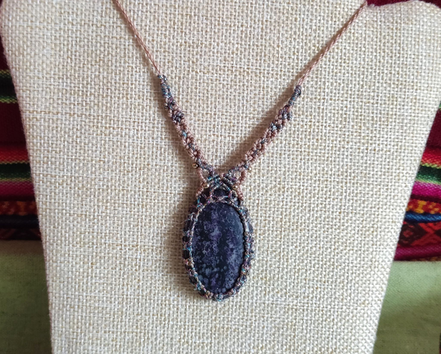 Collier multicolore avec kammérérite