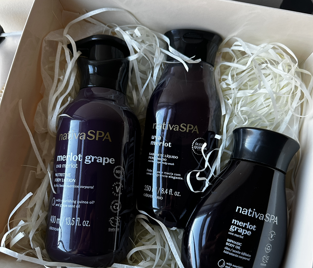 Merlot Grape Gift Box NSPA