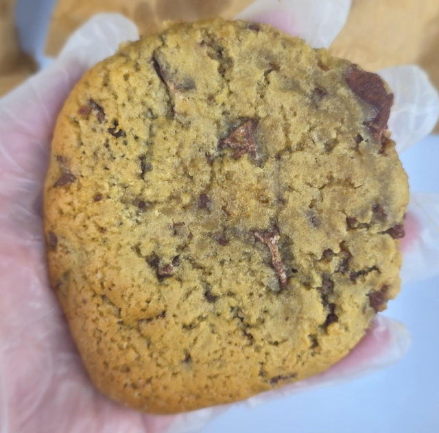 Milk chocolate cookie bar