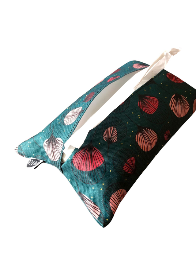 Pochette mouchoirs - PLUMES  rouge fond bleu