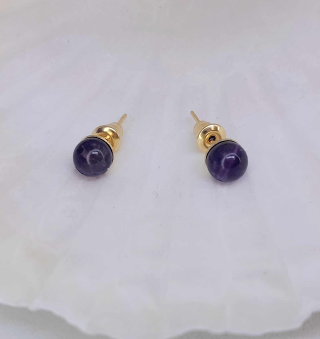 Puce d&#039;oreille améthyste acier.