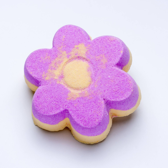 Daisy shimmer Bath Bomb scented 