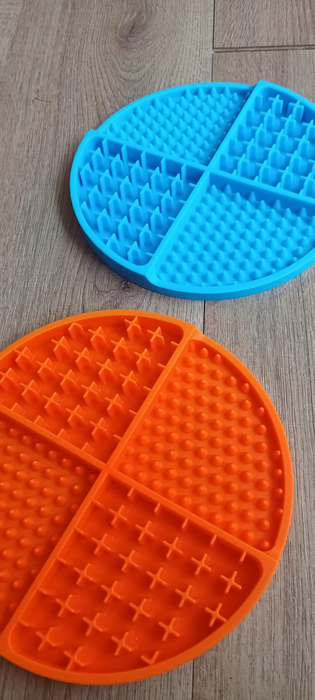 Large round licky mat