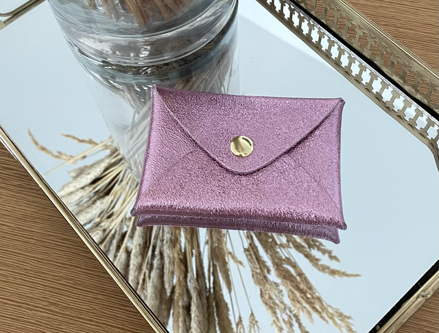 Petite pochette « MONEY » en cuir irisé rose
