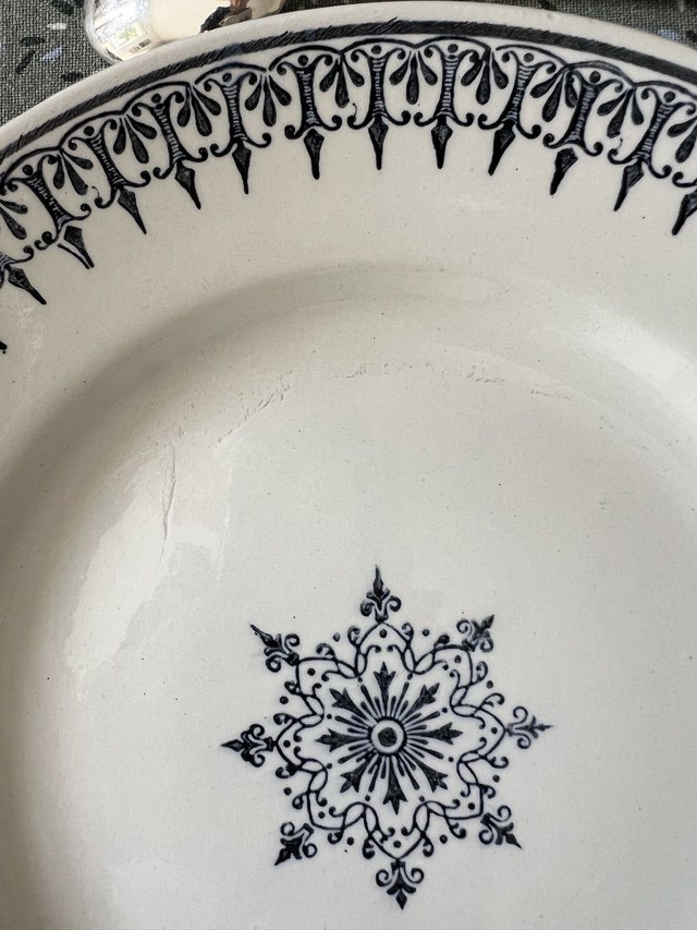 PRIMAX - Suite de 6 assiettes plates signées St Amand - Terre de Fer