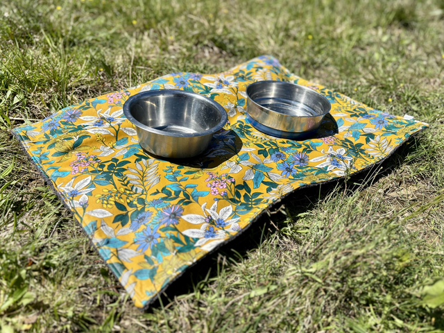 Tapis pour gamelles - pratique et stylée