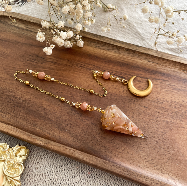 Pendule divinatoire en pierre de lune rose, lune