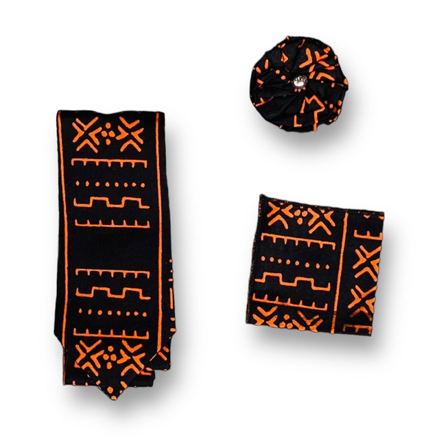 Cravate, mouchoir de poche et pins