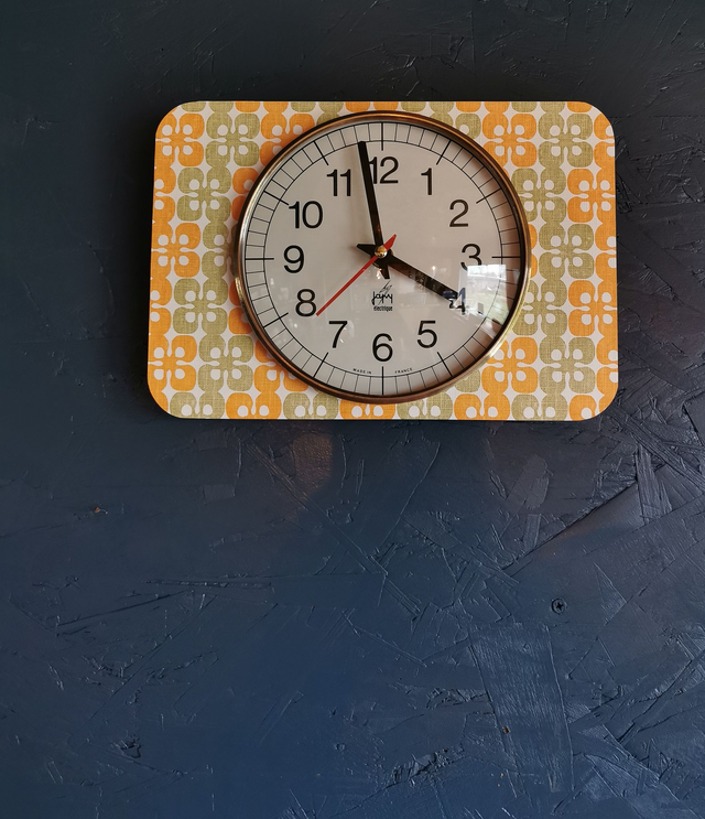 Horloge vintage pendule murale silencieuse rectangulaire "Japy vert orange"