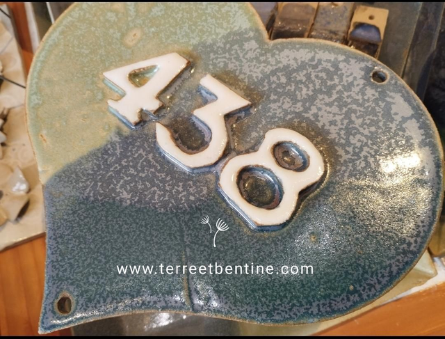 3 CHIFFRES - N° 438 - Forme de Coeur - bas relief - Typo "blance- 3 trous