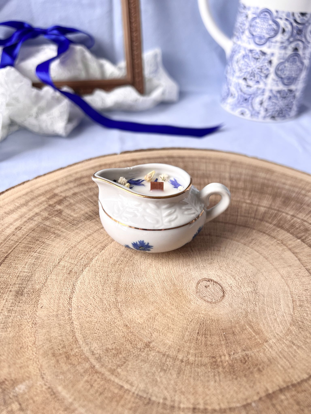 💙 Bougie Fleur de Lin - pot à lait "dinette bleuet" en porcelaine