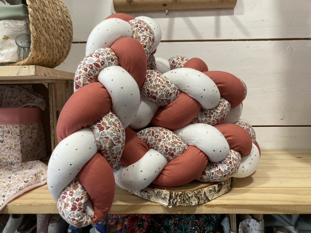 Tresse de lit fleuri terra cotta