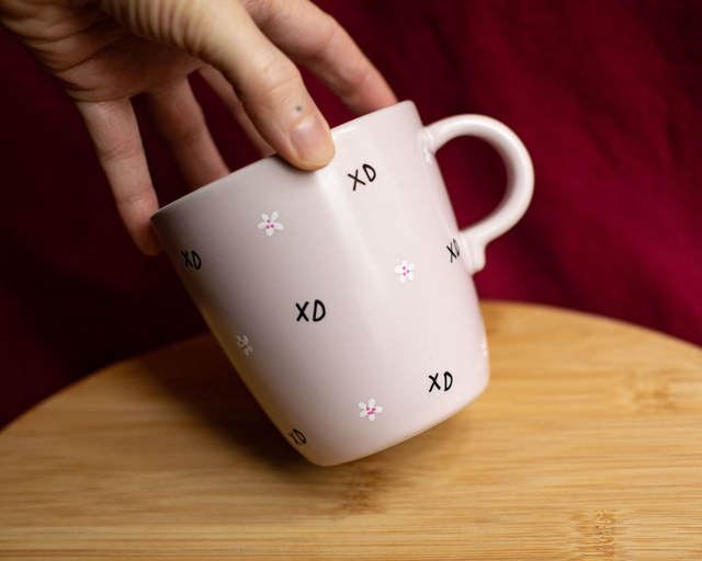 Duży różowy kubek "XD"