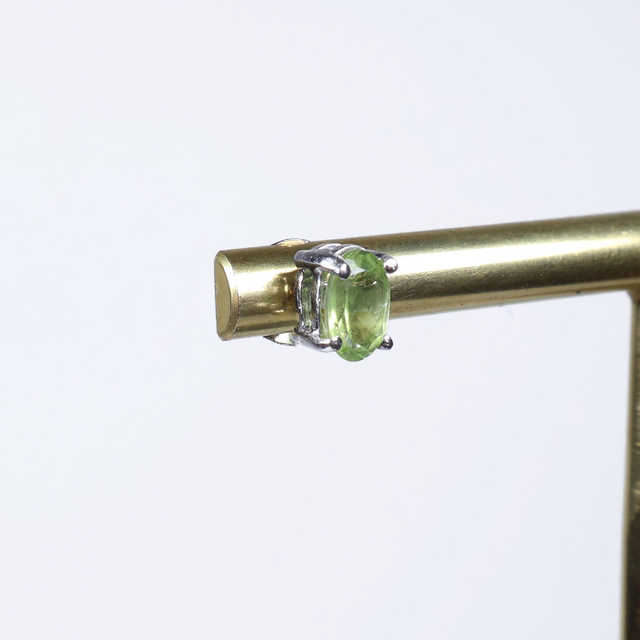 Pair of Vintage Sterling Silver 925 Small Dainty Delicate 5x4mm Oval Cut Green Peridot Gemstone August Birthstone Stud Earrings