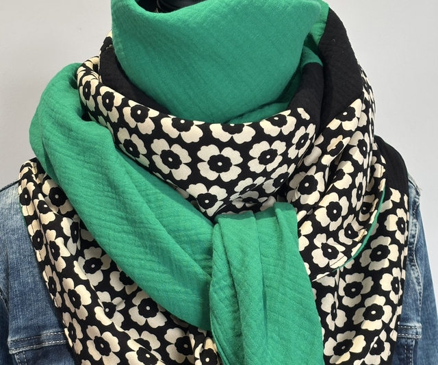 Foulard triangle — Vert Brésil &amp; Fleurs graphiques