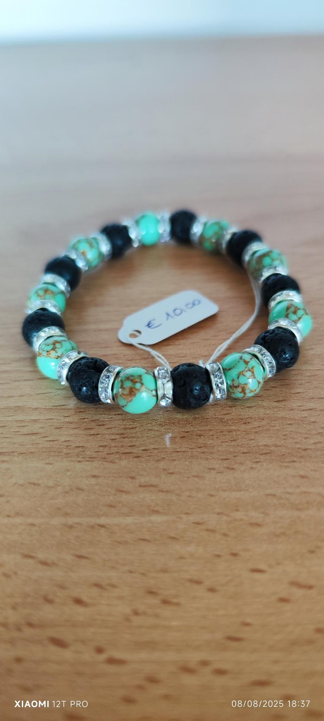 Perle nere e verdi chiaro