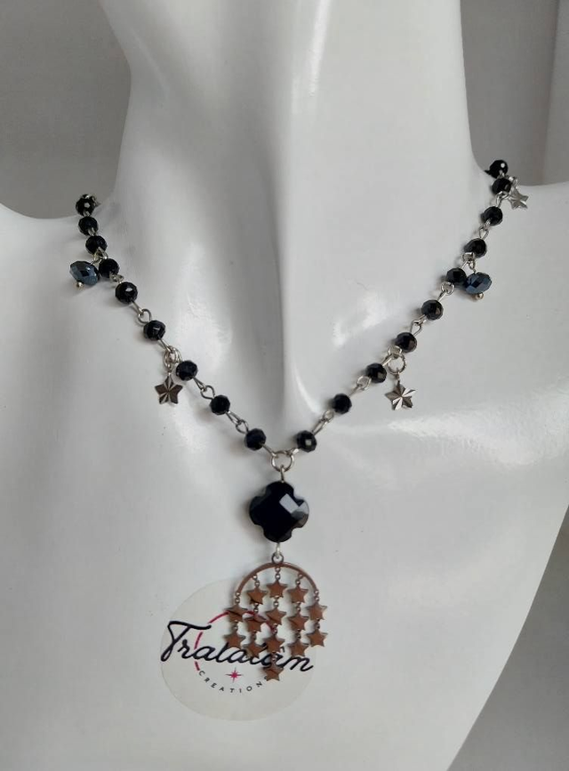 ✨Collier &quot;cascades d&#039;étoiles argentées et pierres noires✨