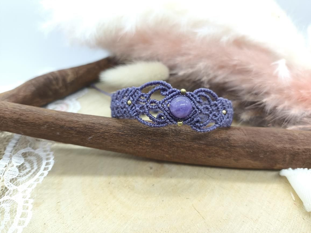 Bracelet violet tissage travaillé perle améthyste et perles laiton