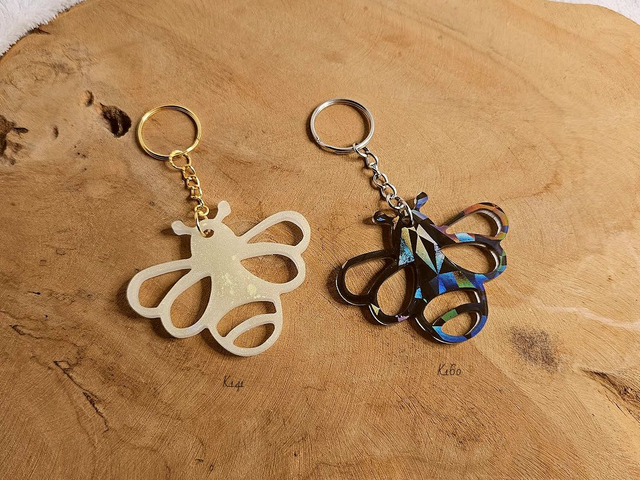 Holographic Bumblebee